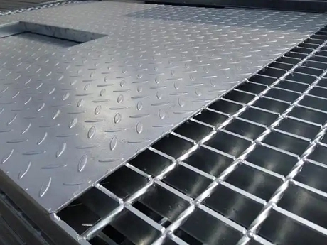 Checkered plate compound steel grating