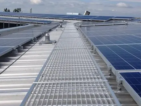 Rooftop photovoltaic maintenance walkway 1