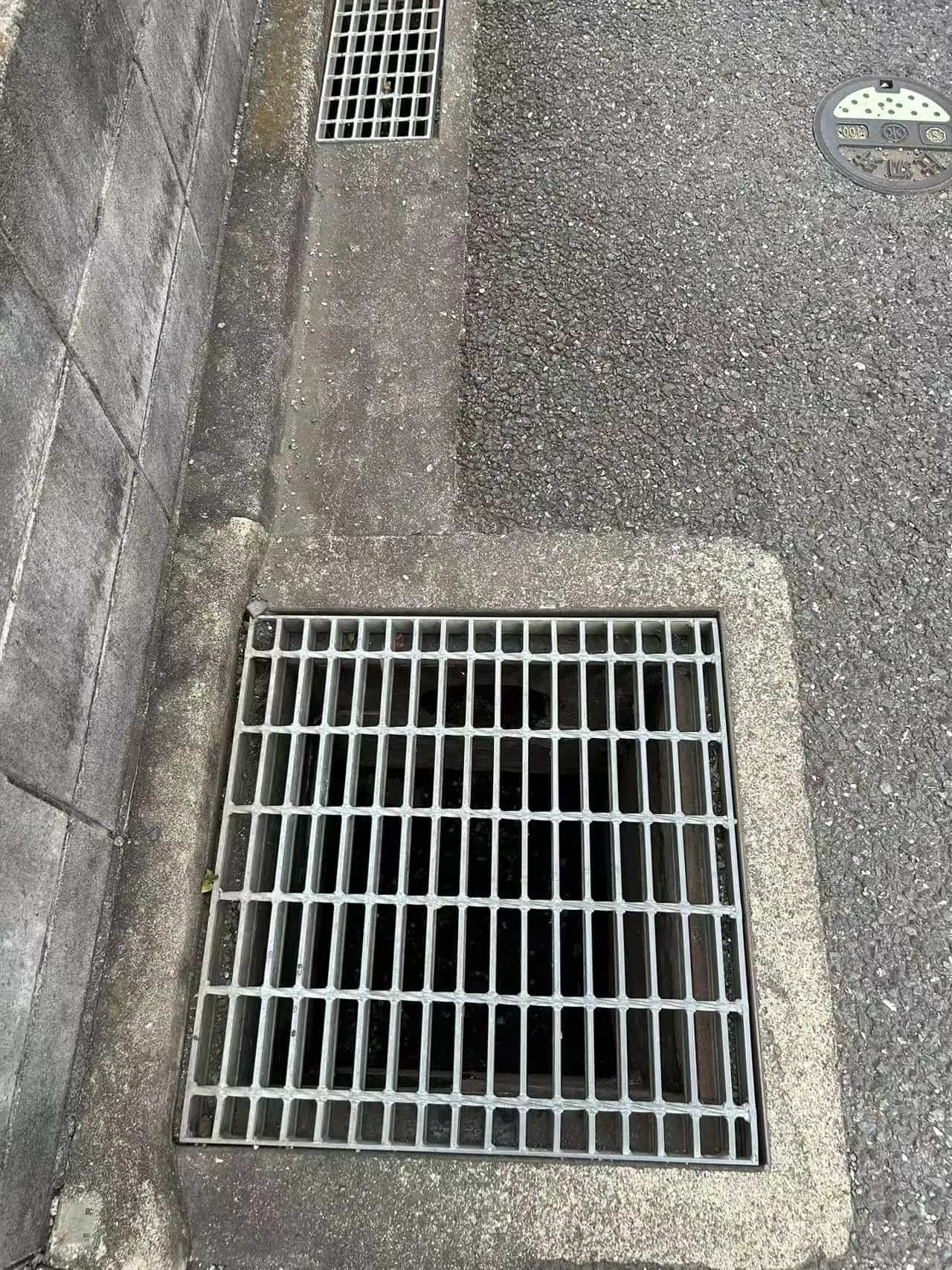 Comparative analysis of parking lot special steel grating and ordinary steel plate choose the better solution!