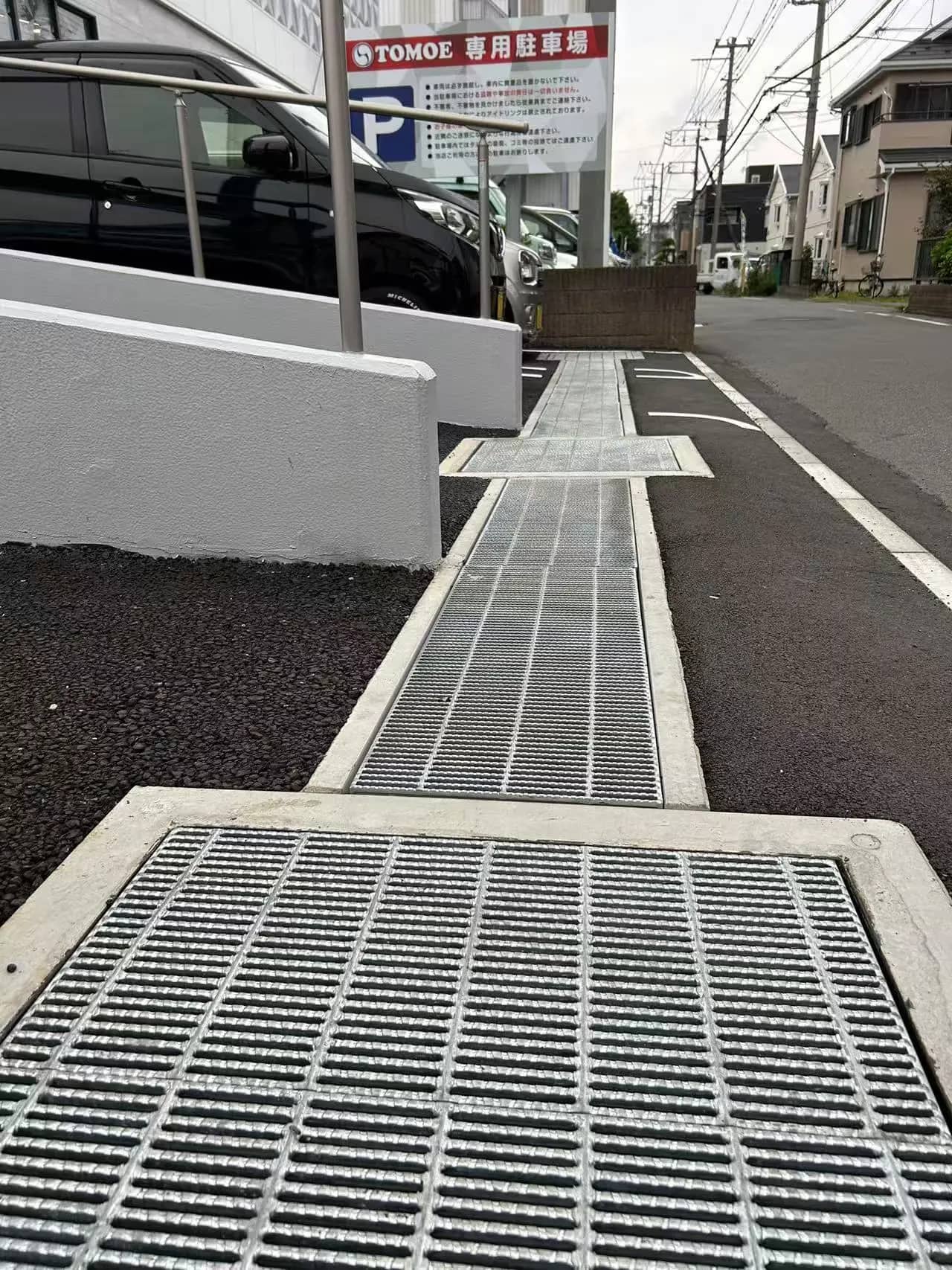 Comparative analysis of parking lot special steel grating and ordinary steel plate choose the better solution!