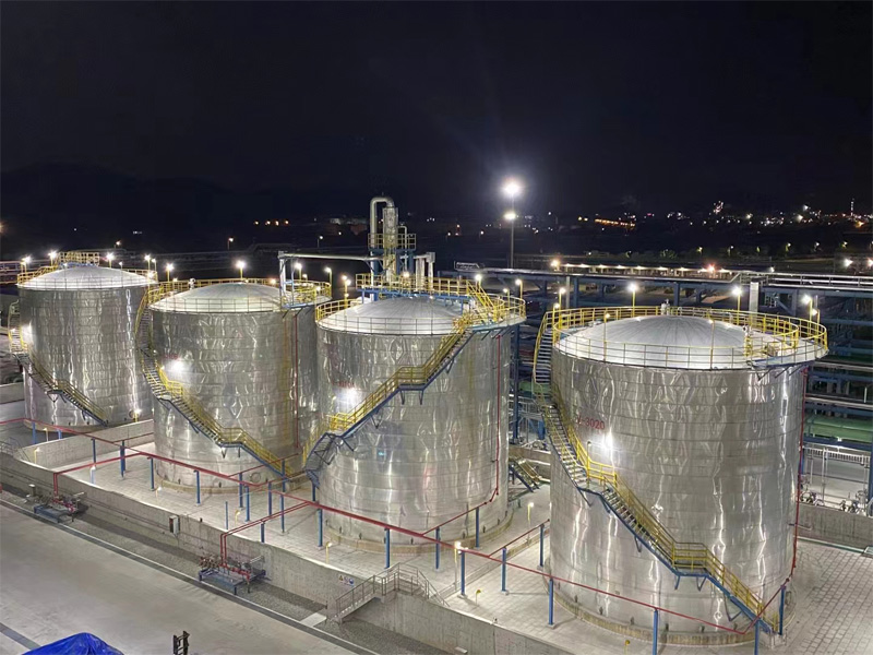 Steel grating for chemical tank platform