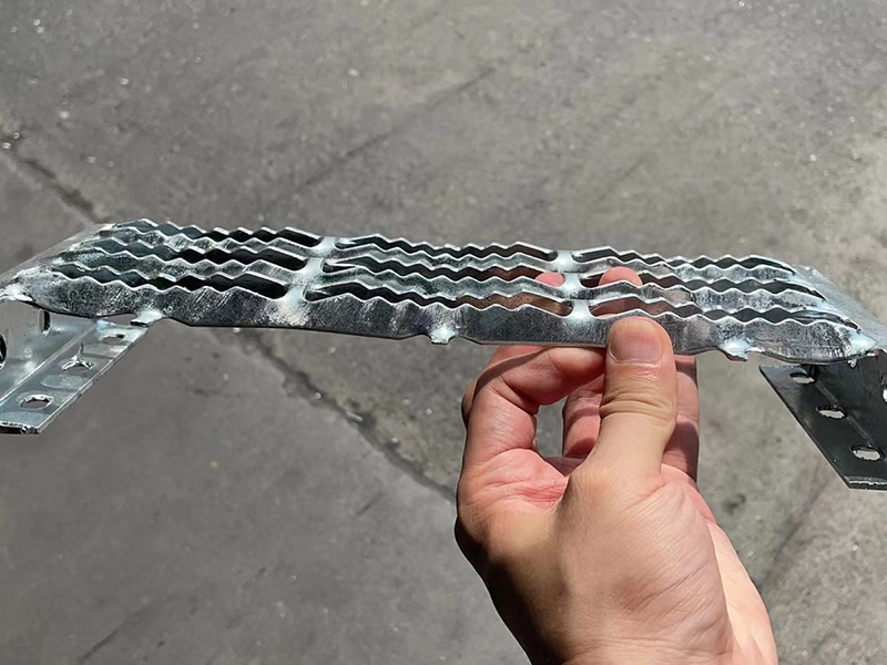 Rectangular Grid Serrated Plank Grating