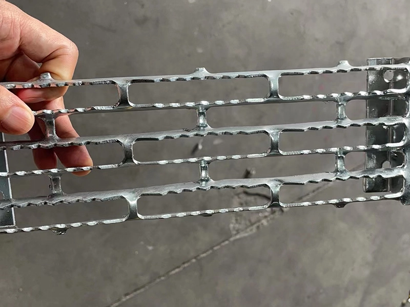 Rectangular Grid Serrated Plank Grating