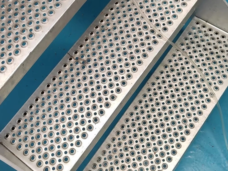 Perforated O Grip Plank Grating