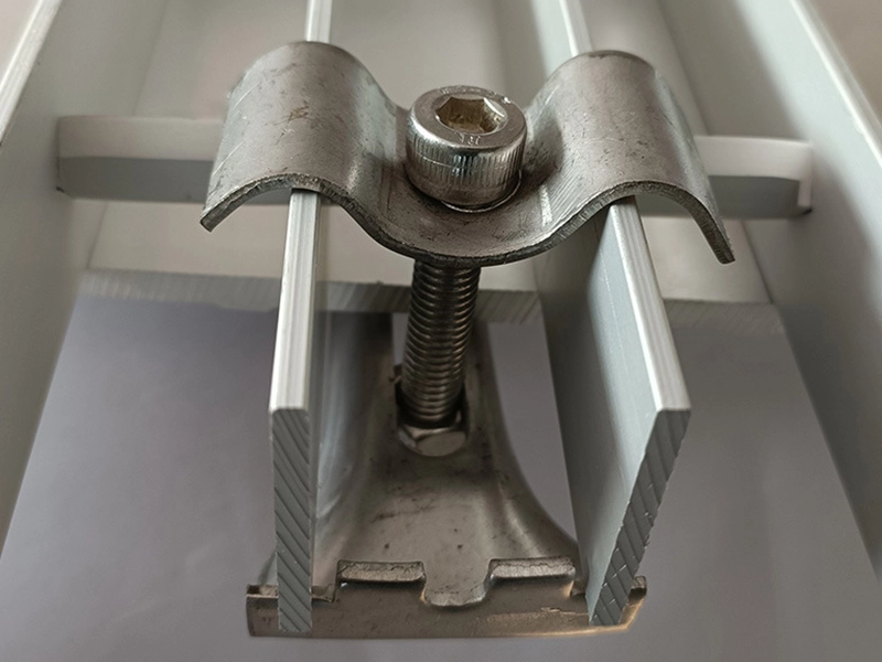 A Type Grating Clip
