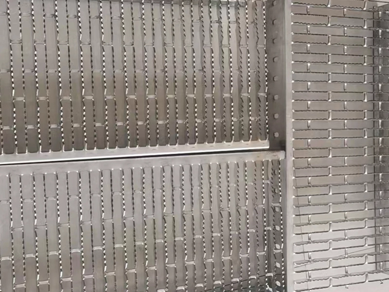 Rectangular Grid Serrated Plank Grating