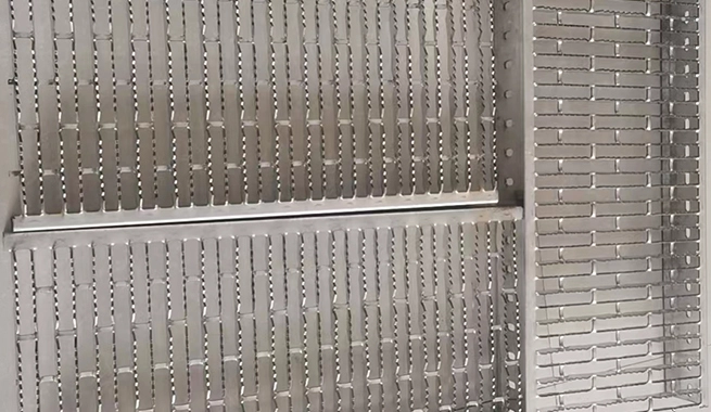 Rectangular Grid Serrated Plank Grating