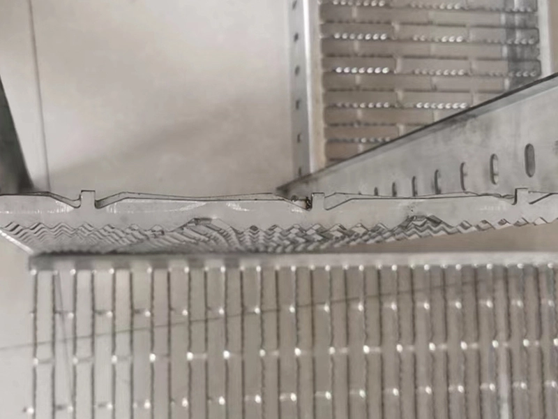 Rectangular Grid Serrated Plank Grating