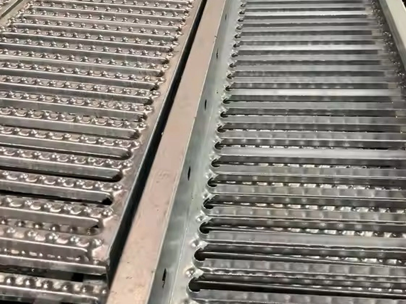 Interlocking Plank Grating