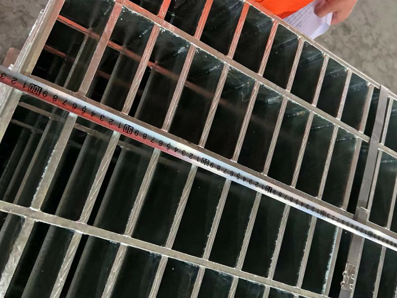 press locked grating