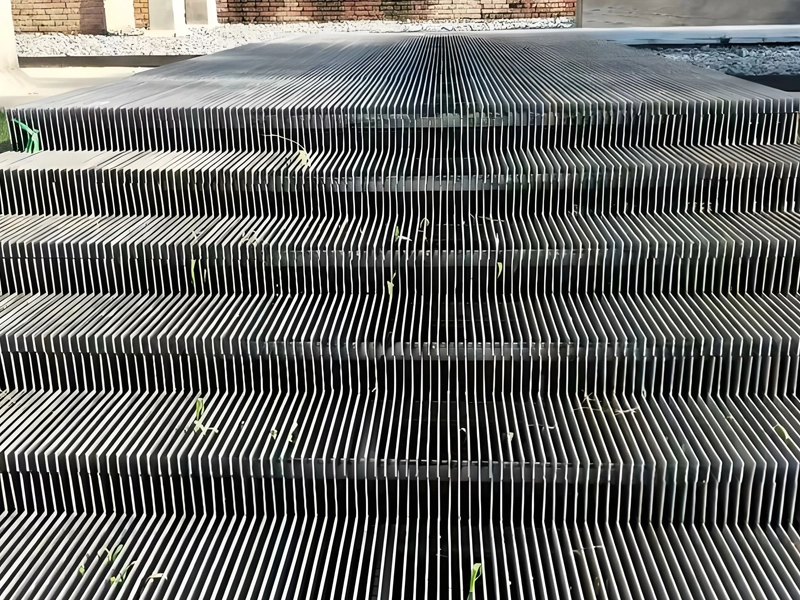 Press Locked Grating Applies for Park Trails and Stairs