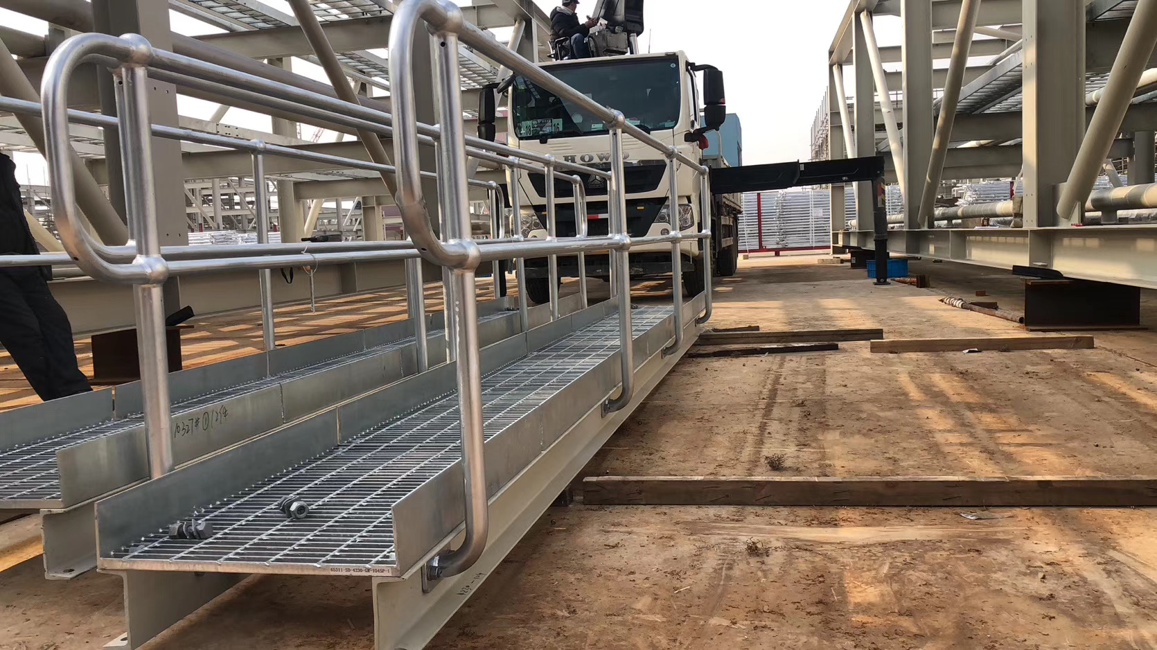 How_do_ball-jointed_railings_meet_the_safety_requirements_of_Australian_buildings_and_projects_02.JPG